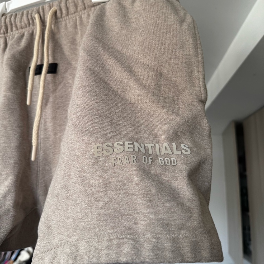 Essentials Fear of God Sweat Shorts Light Heather Oatmeal Men's Large Streetwear - Picture 4 of 9
